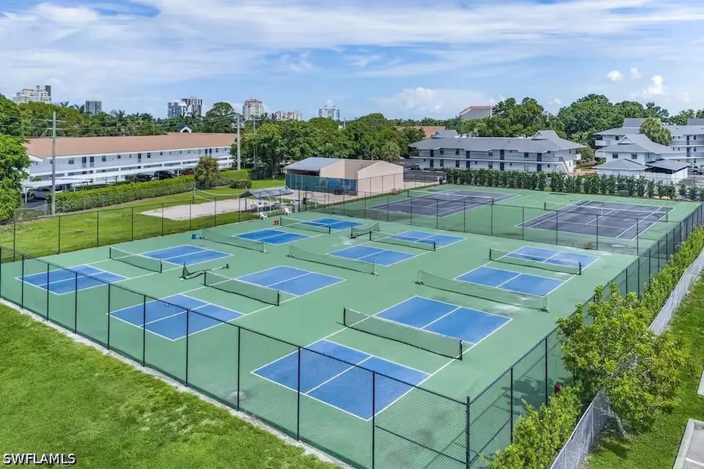 600 Neapolitan Way Naples FL 34103