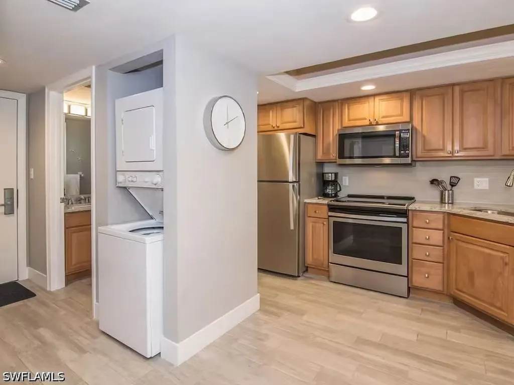 600 Neapolitan Way Naples FL 34103