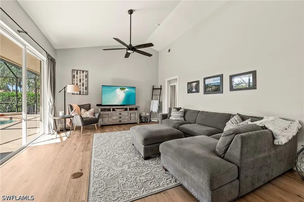 1015 Tivoli Lane Naples FL 34104