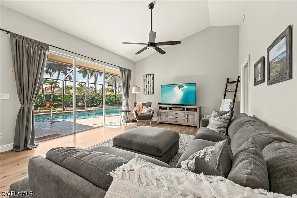 1015 Tivoli Lane Naples FL 34104
