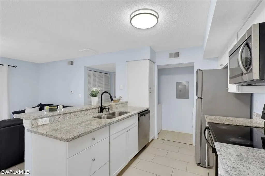 2214 Arbour Walk Circle Naples FL 34109