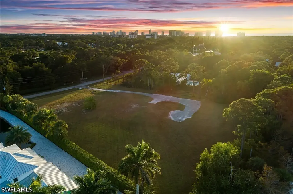 157 Center Street Naples FL 34108