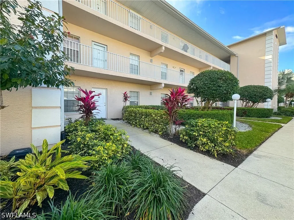 3250 Cypress Glen Way Naples FL 34109