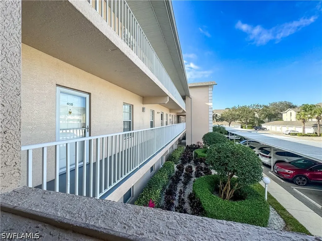 3250 Cypress Glen Way Naples FL 34109