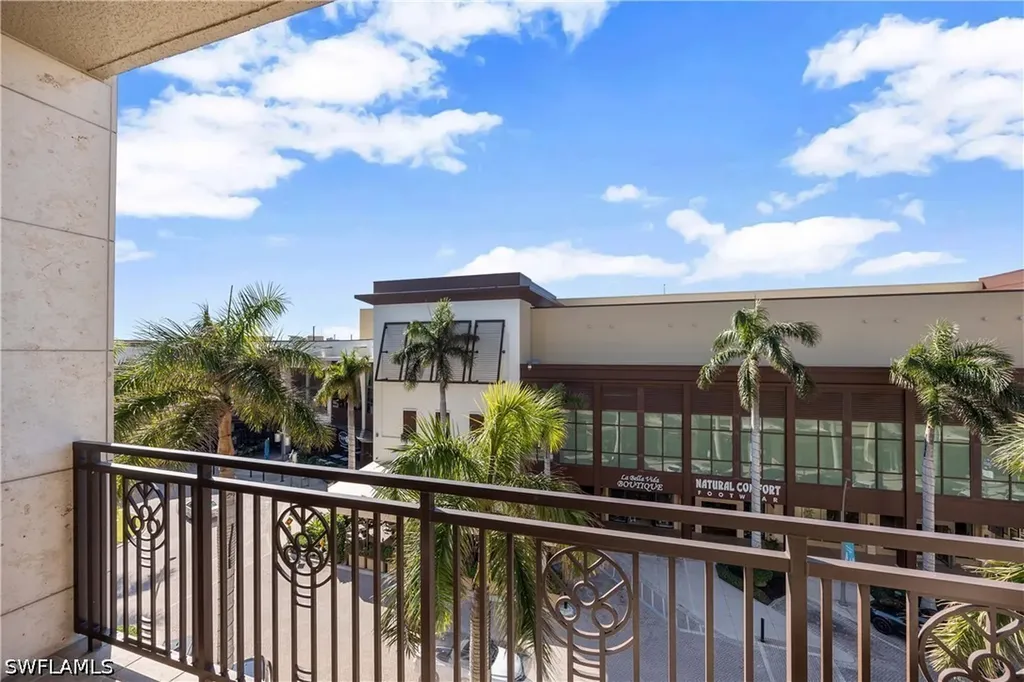 9123 Strada Place Naples FL 34108