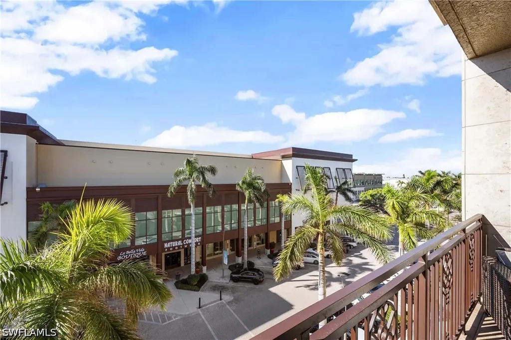 9123 Strada Place Naples FL 34108