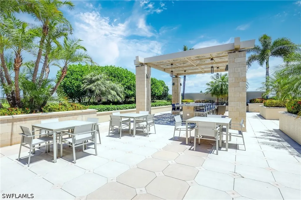 9123 Strada Place Naples FL 34108