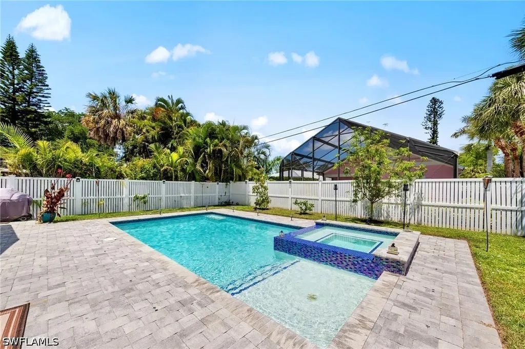 861 97th Avenue N Naples FL 34108