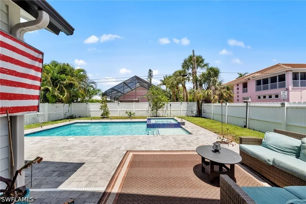 861 97th Avenue N Naples FL 34108