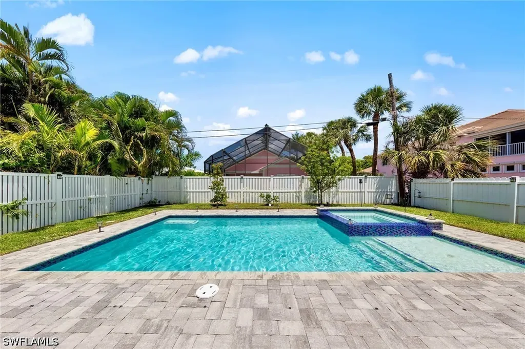 861 97th Avenue N Naples FL 34108