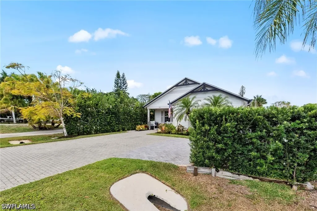 861 97th Avenue N Naples FL 34108