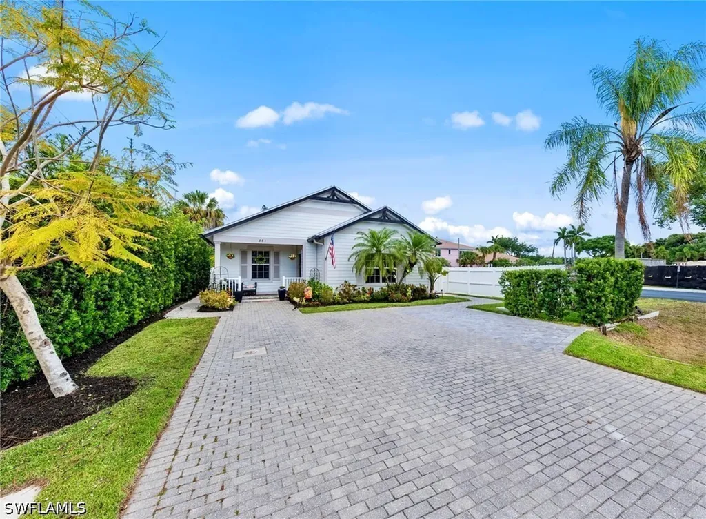 861 97th Avenue N Naples FL 34108