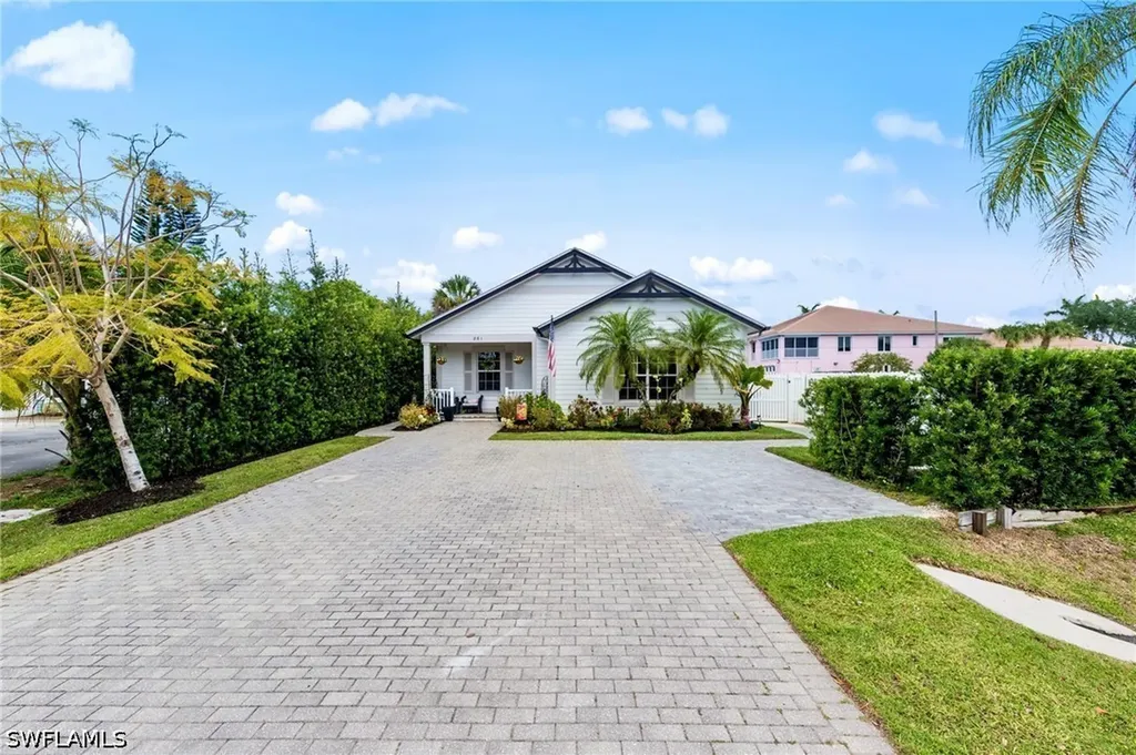 861 97th Avenue N Naples FL 34108