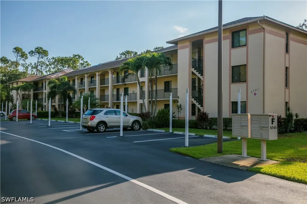 5741 Deauville Circle Naples FL 34112