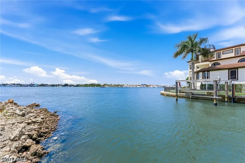 1100 Little Neck Court Naples FL 34102