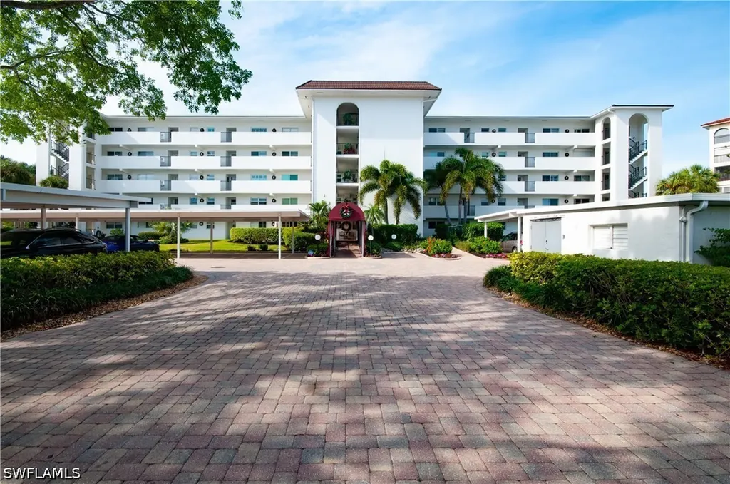 29 High Point Circle E Naples FL 34103