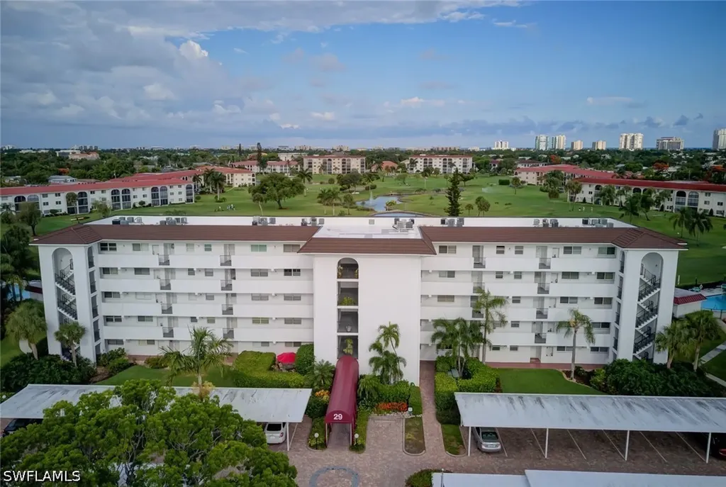 29 High Point Circle E Naples FL 34103