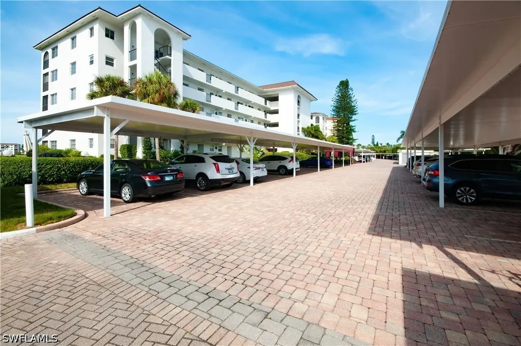 29 High Point Circle E Naples FL 34103