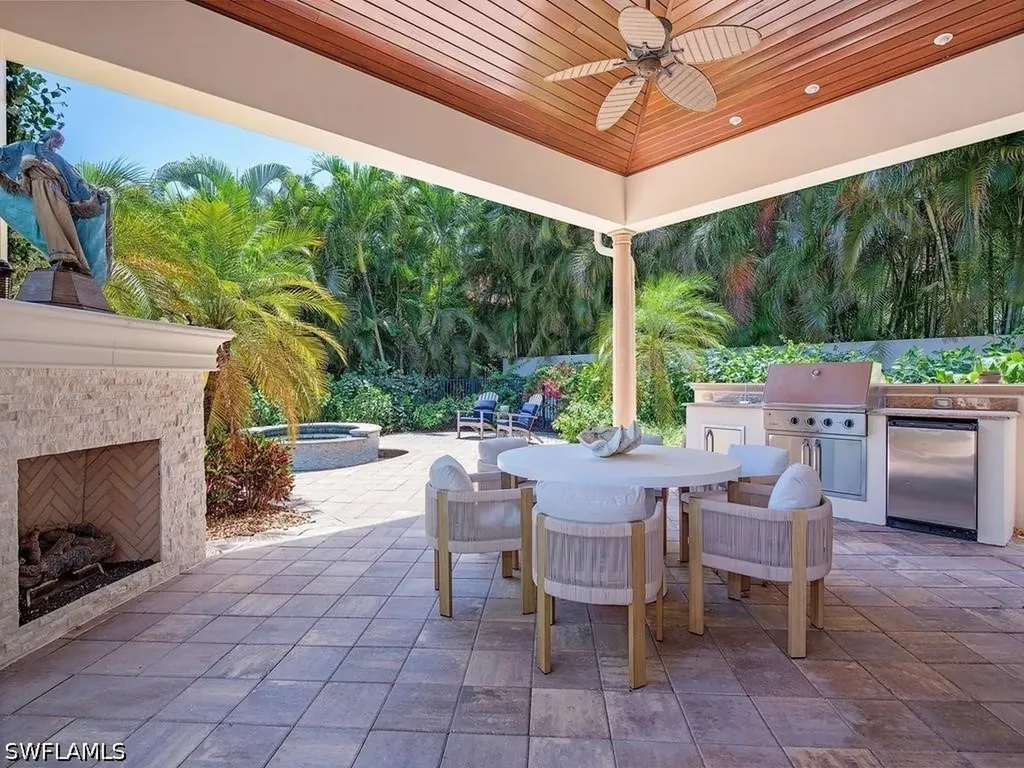 2202 Miramonte Way Naples FL 34105