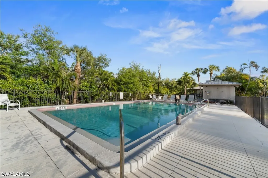 900 Henderson Creek Drive Naples FL 34114