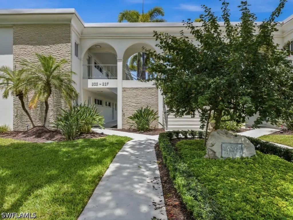 211 3rd Avenue S Naples FL 34102