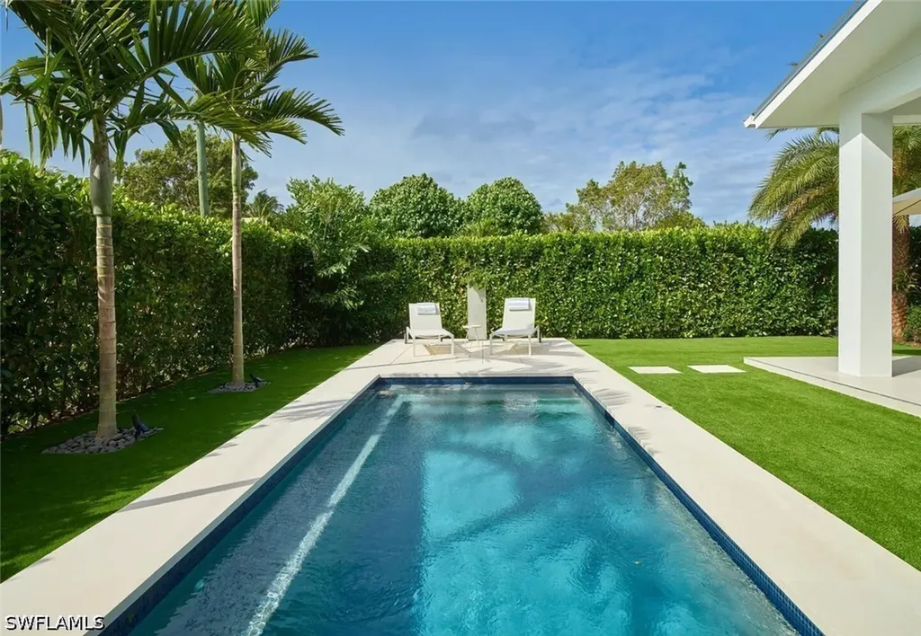 1218 14th Avenue N Naples FL 34102