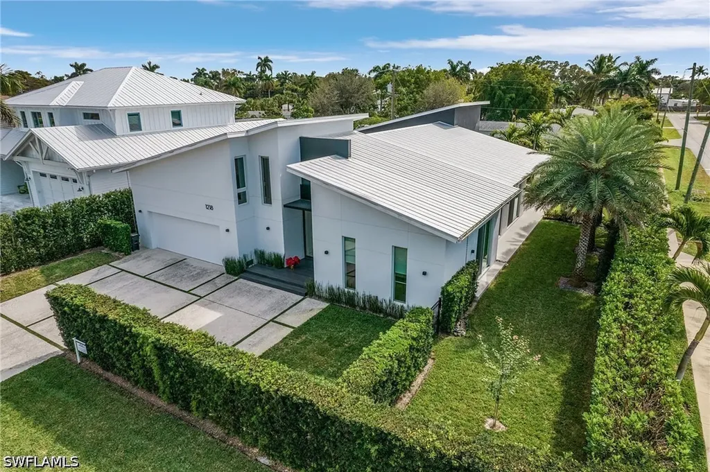 1218 14th Avenue N Naples FL 34102