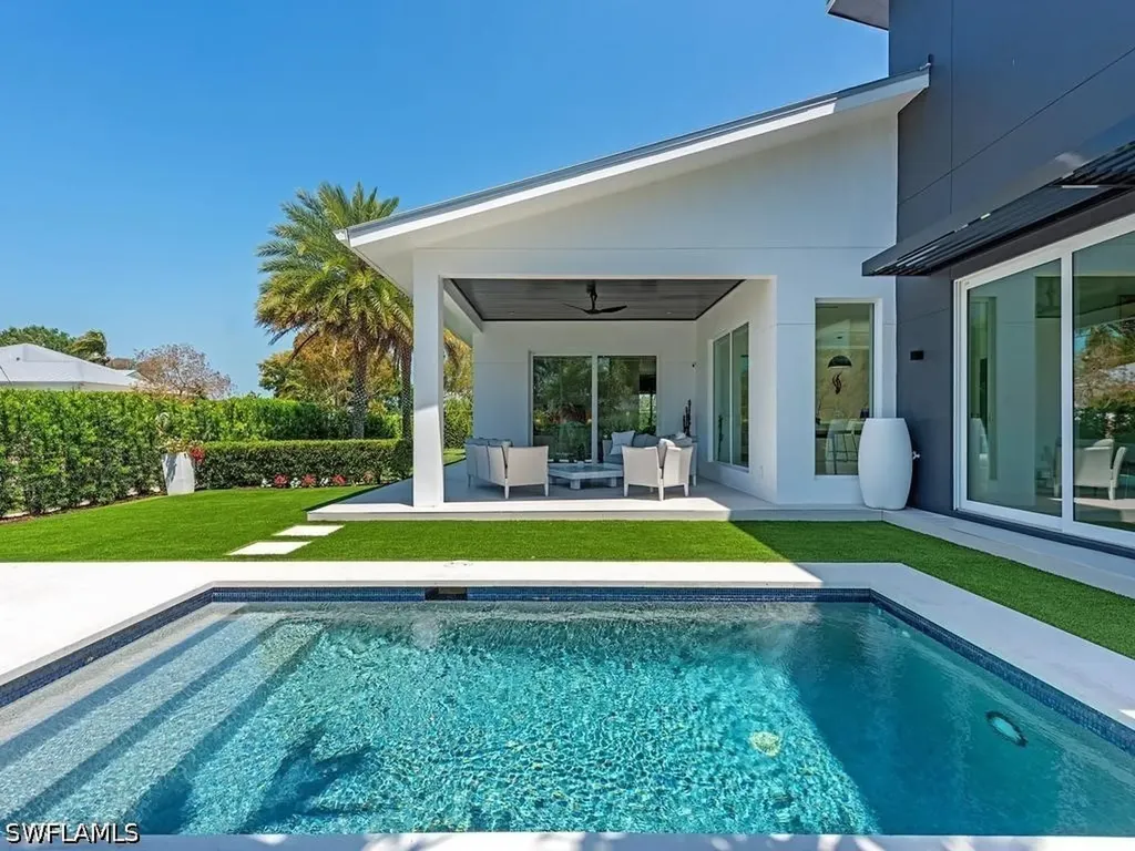 1218 14th Avenue N Naples FL 34102