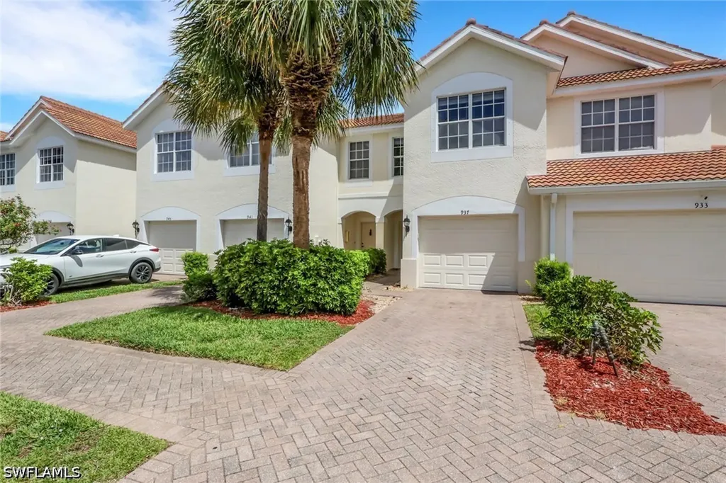 937 Hampton Circle Naples FL 34105
