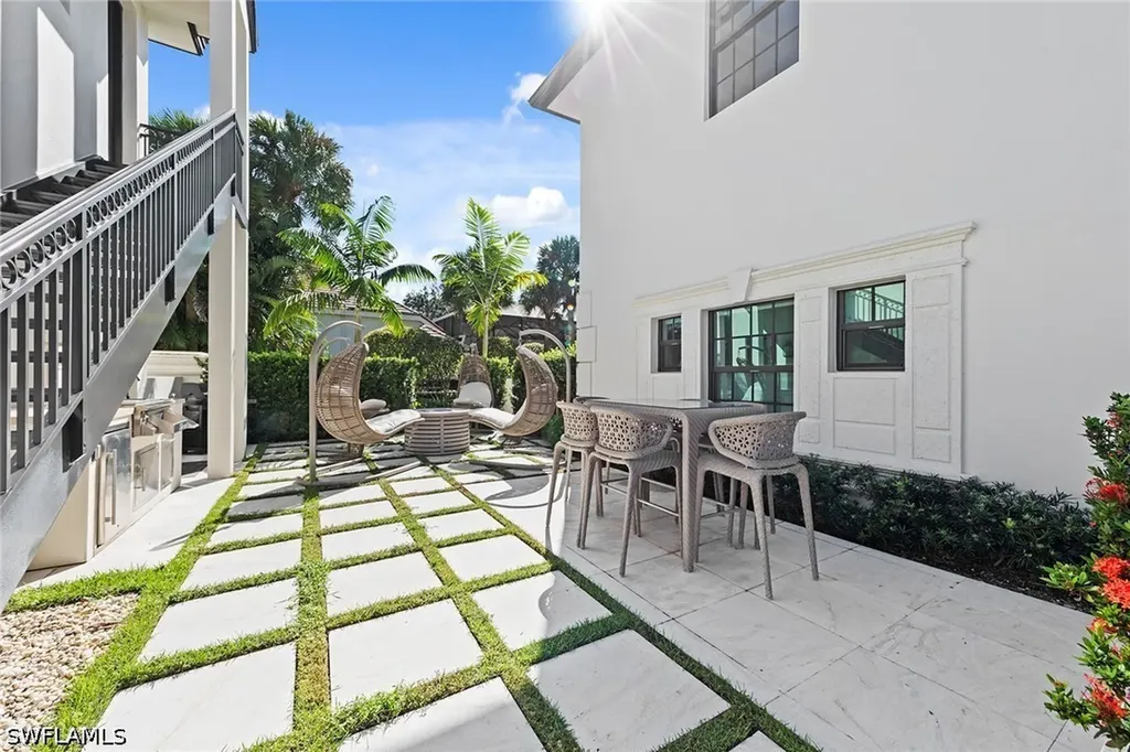 6536 Highcroft Drive Naples FL 34119