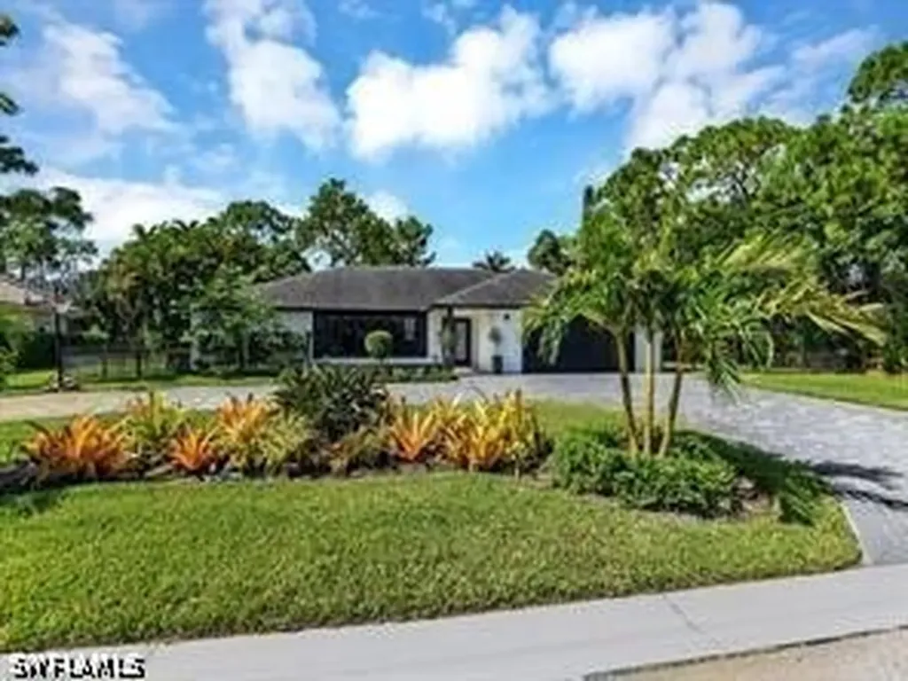 1902 Princess Court Naples FL 34110