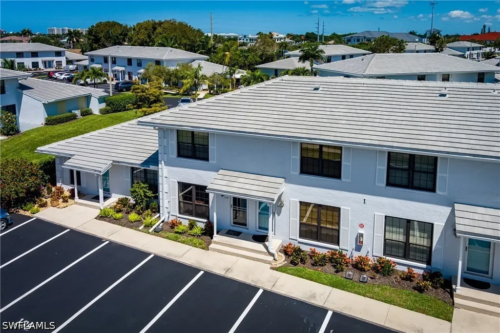 138 Clyburn Way W Marco Island FL 34145