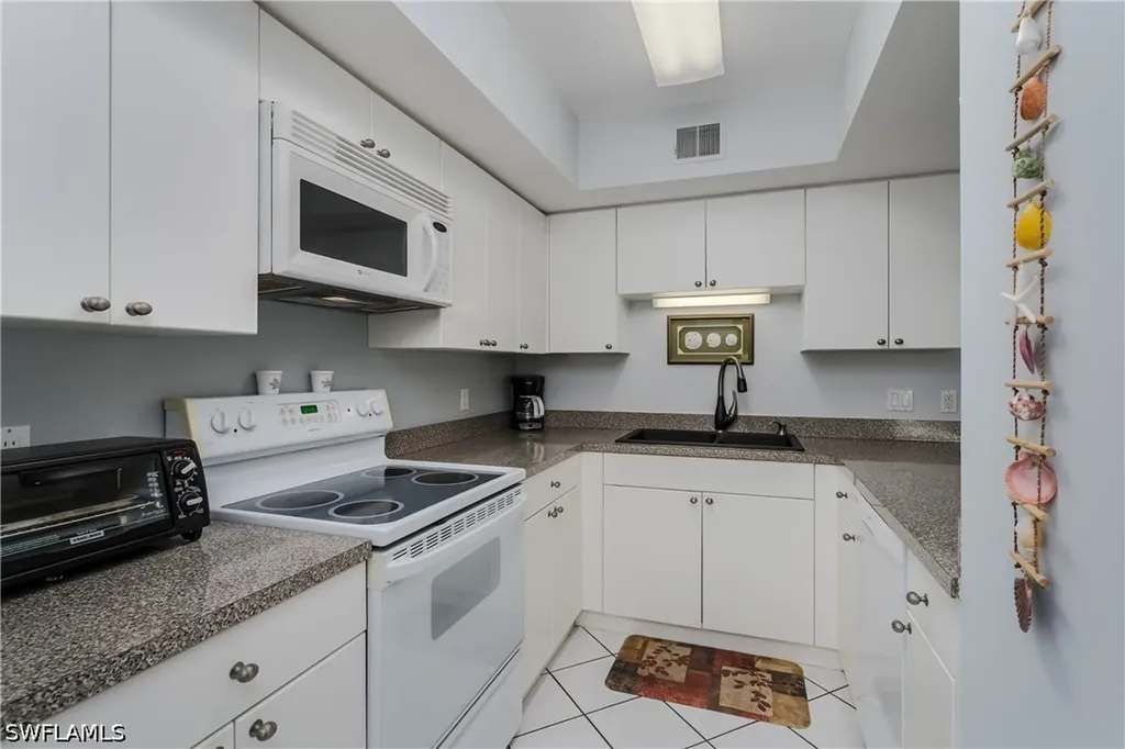 138 Clyburn Way W Marco Island FL 34145