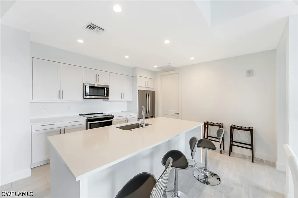 1111 Central Naples FL 34102