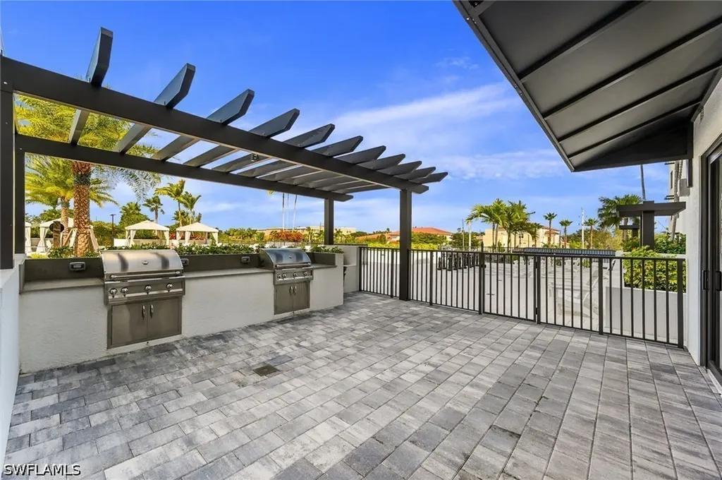 1111 Central Naples FL 34102
