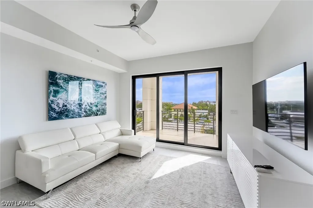 1111 Central Naples FL 34102
