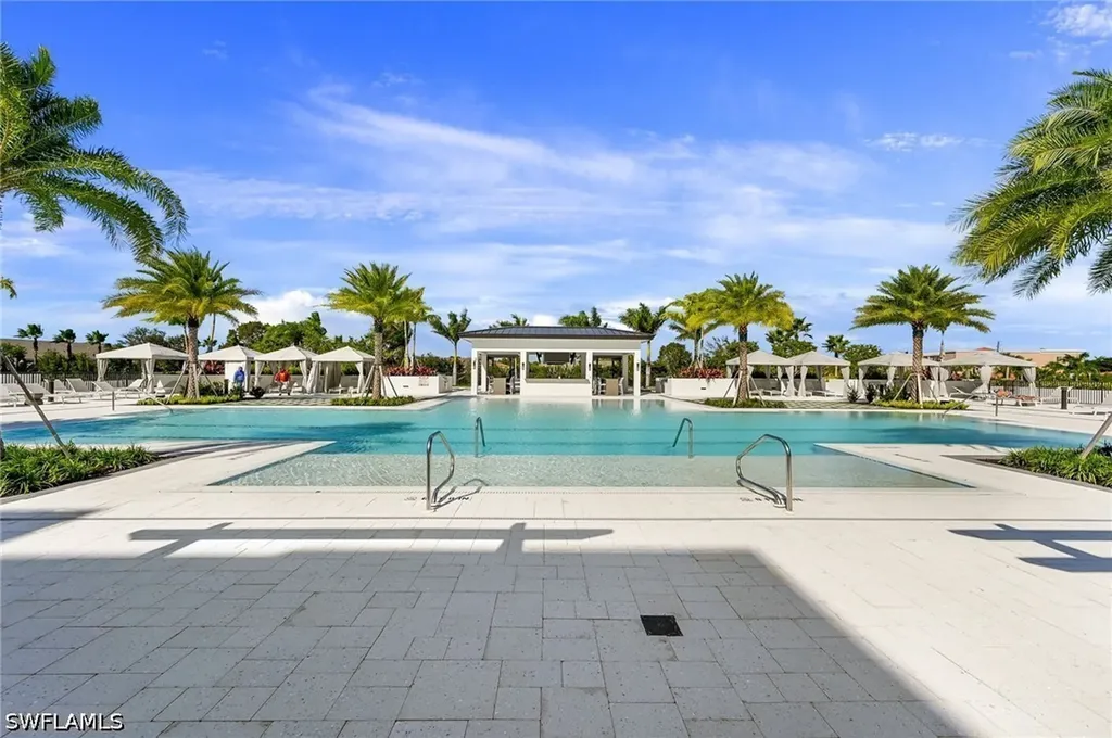 1111 Central Naples FL 34102