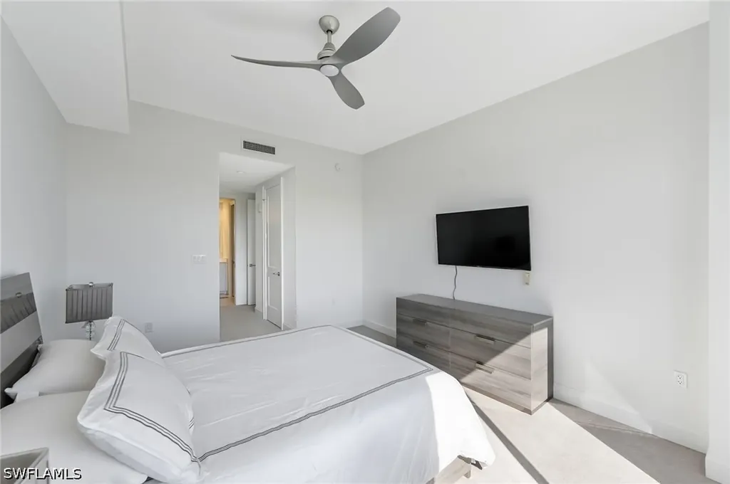 1111 Central Naples FL 34102