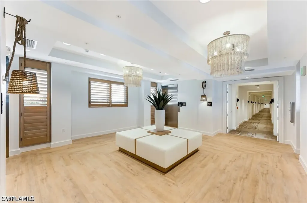1111 Central Naples FL 34102