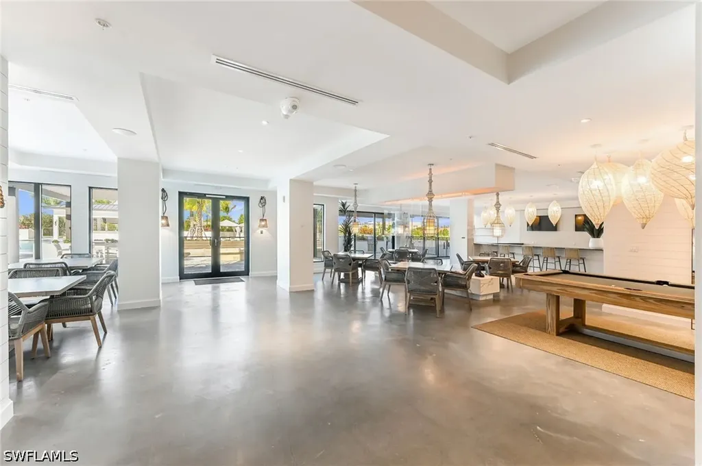 1111 Central Naples FL 34102