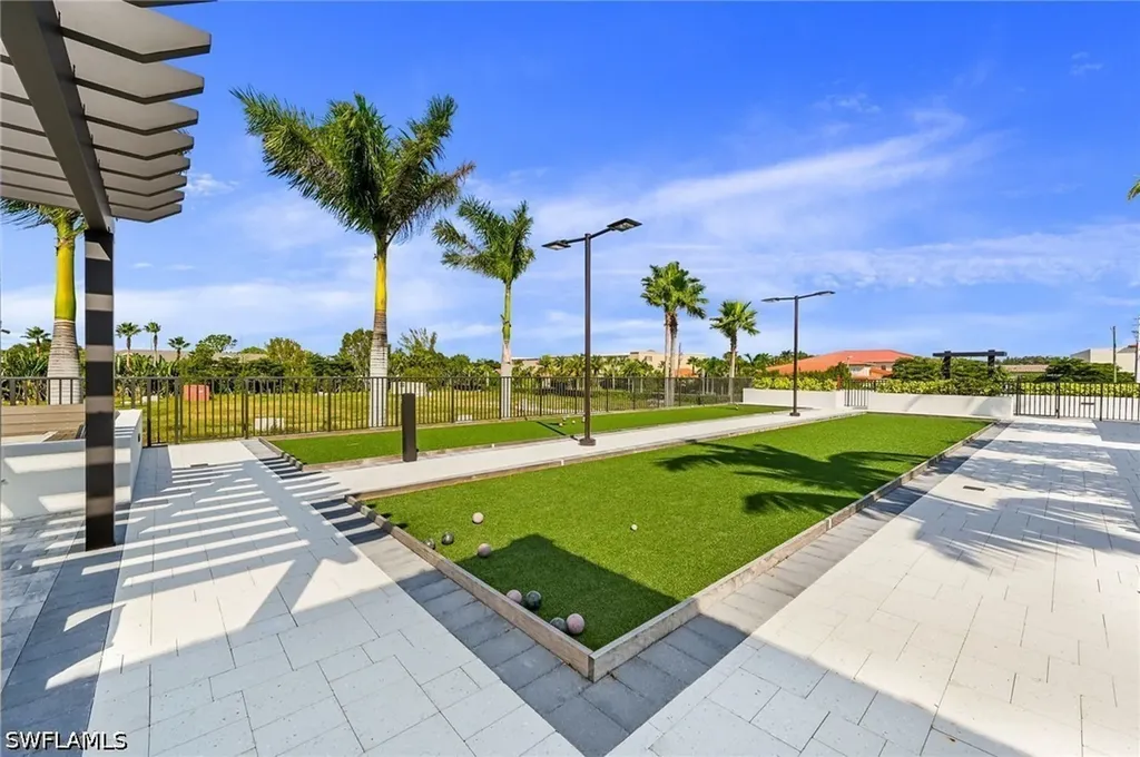 1111 Central Naples FL 34102