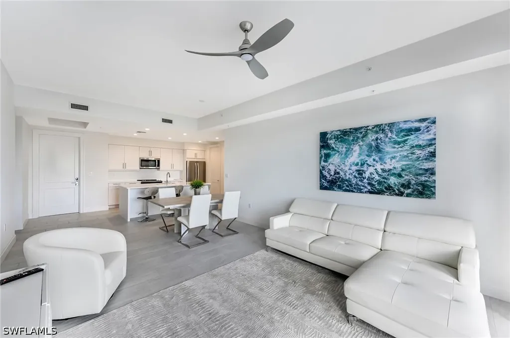 1111 Central Naples FL 34102