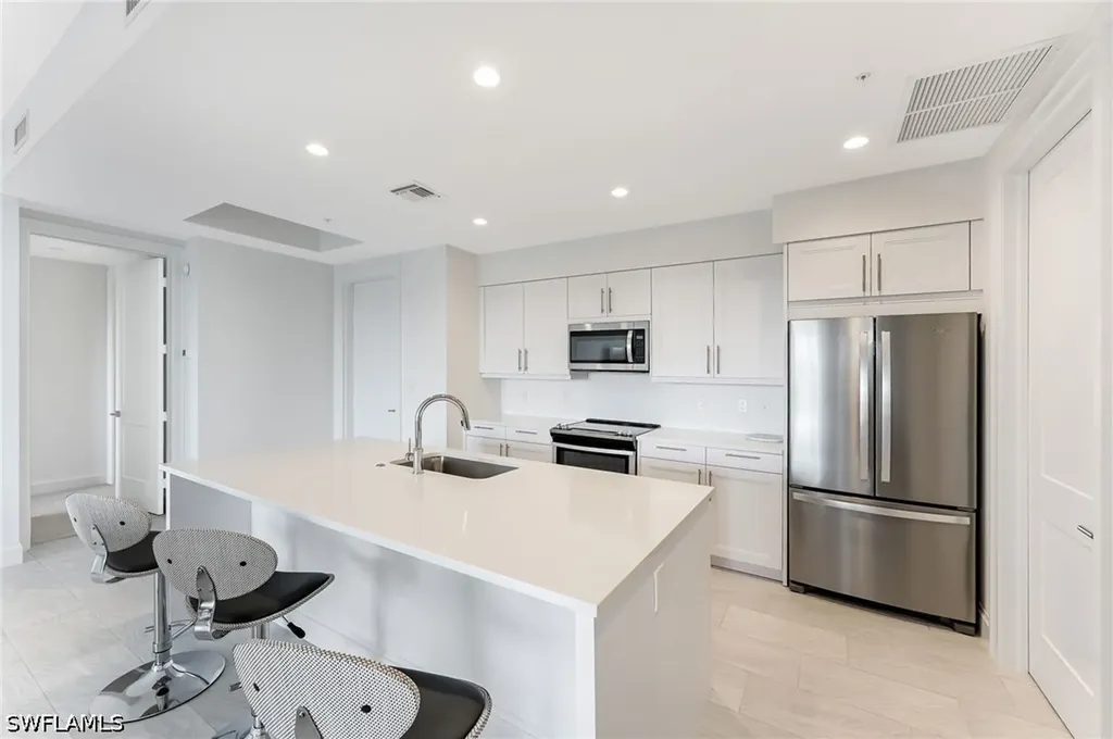 1111 Central Naples FL 34102