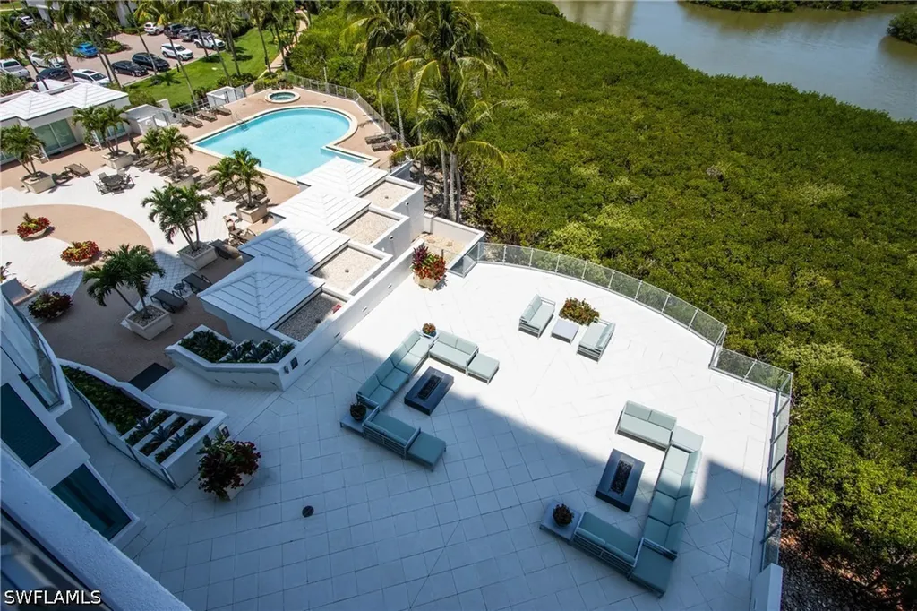 60 Seagate Drive Naples FL 34103