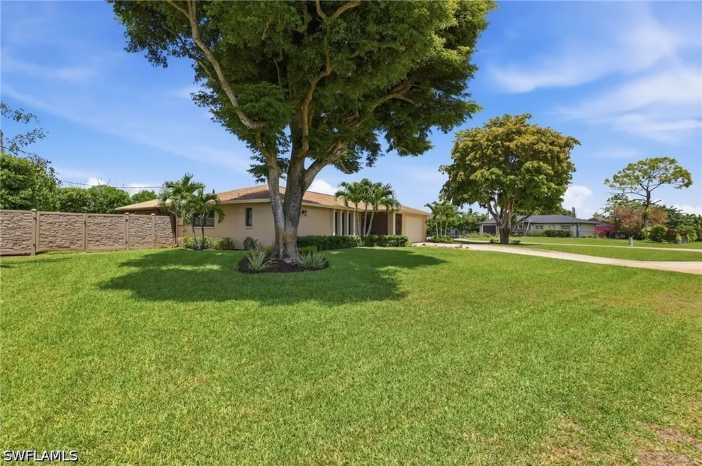5201 31st Place SW Naples FL 34116