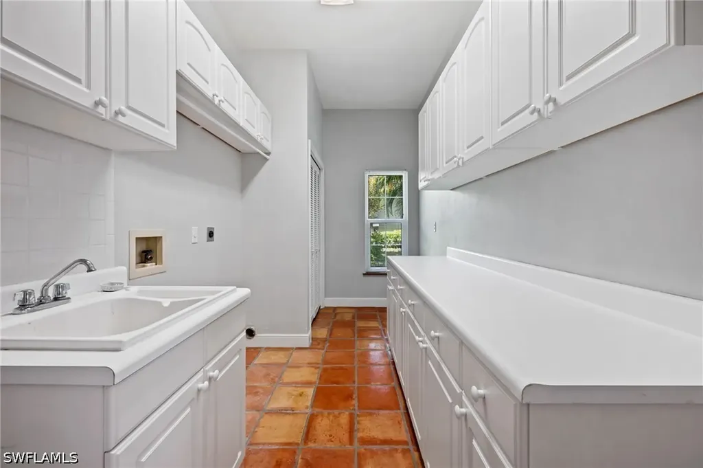 2092 Imperial Circle Naples FL 34110