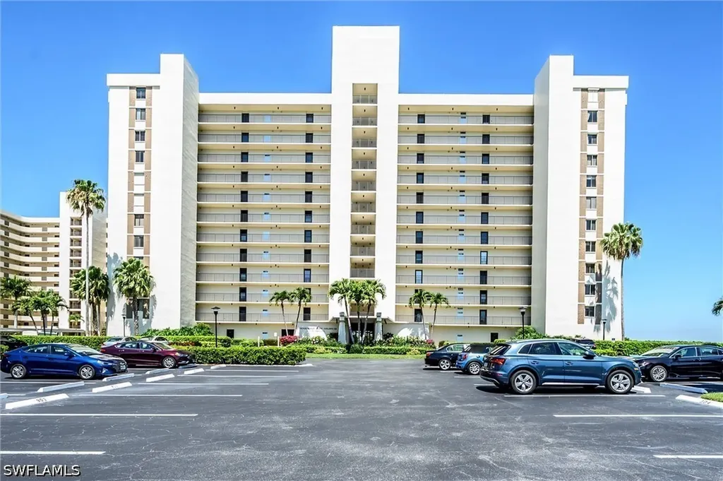 17 Bluebill Avenue Naples FL 34108