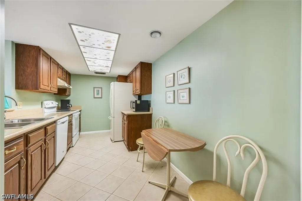 17 Bluebill Avenue Naples FL 34108
