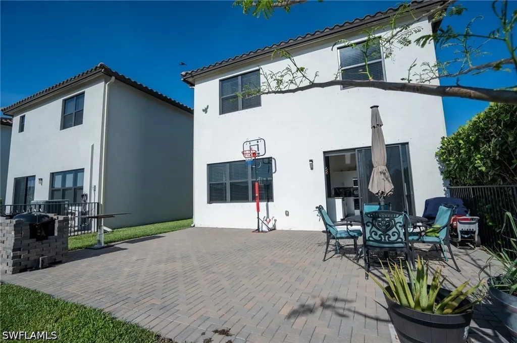 8956 Madrid Circle Naples FL 34104