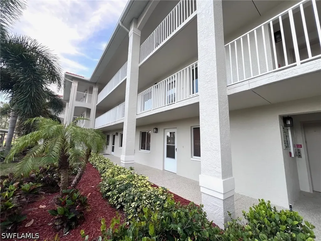 1051 Eastham Way Naples FL 34104